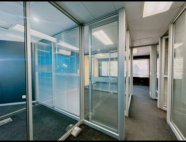 109M² OFFICE TO LET IN BEDFORDVIEW